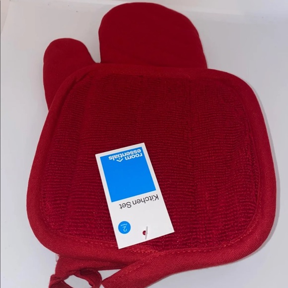 Room Essentials Kitchen Set - Picture 2 of 2